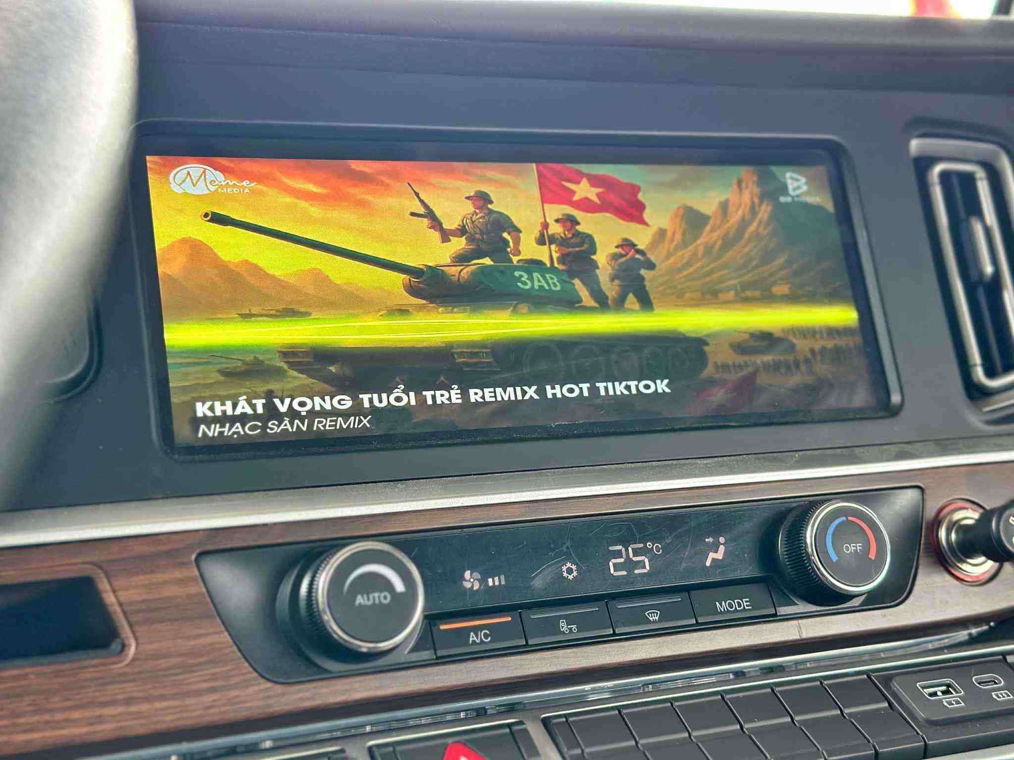 man-hinh-Howo-TH7-N-460-HP